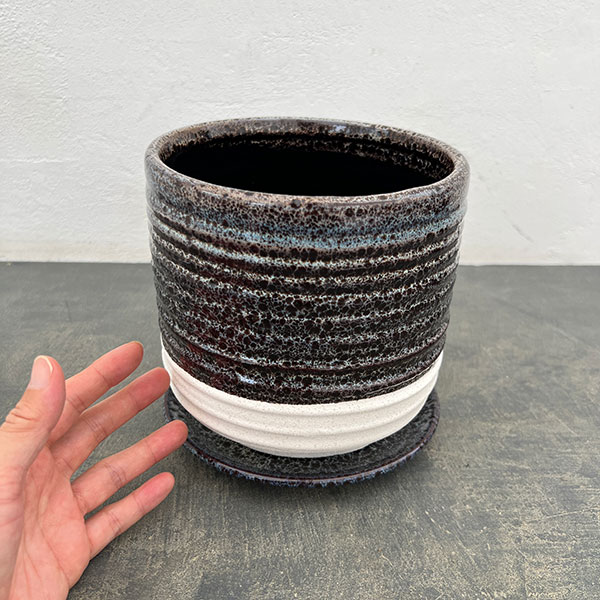 スパイラル ポット アンド ソーサー:ブラック/Lサイズ(直径17cm、高さ17.1cm)