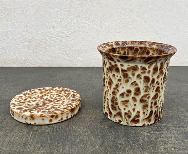 フレック ポット アンド ソーサー:ブラウン/Sサイズ(直径11.5cm、高さ12.5cm)