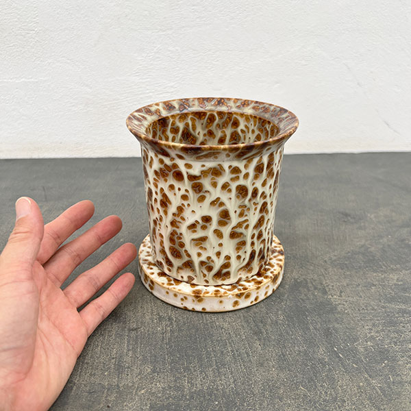 フレック ポット アンド ソーサー:ブラウン/Sサイズ(直径11.5cm、高さ12.5cm)
