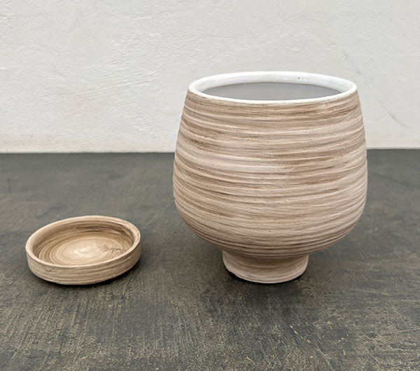 スワール ポット アンド ソーサー:ベージュ/Sサイズ(直径13cm、高さ13.7cm)