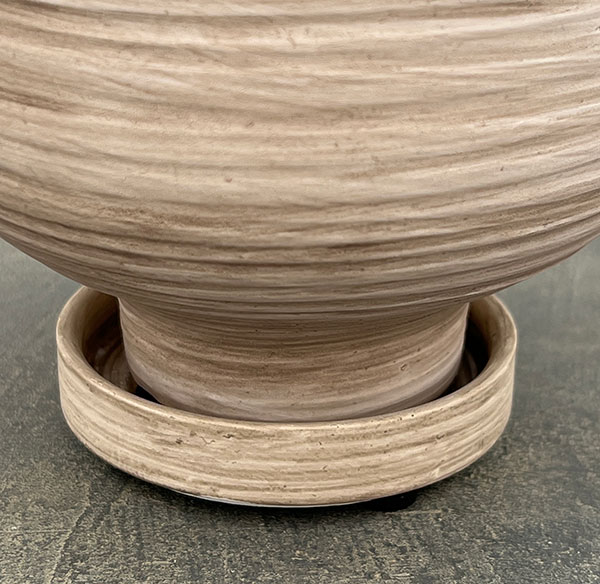 スワール ポット アンド ソーサー:ベージュ/Sサイズ(直径13cm、高さ13.7cm)