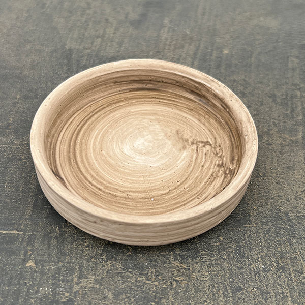 スワール ポット アンド ソーサー:ベージュ/Sサイズ(直径13cm、高さ13.7cm)