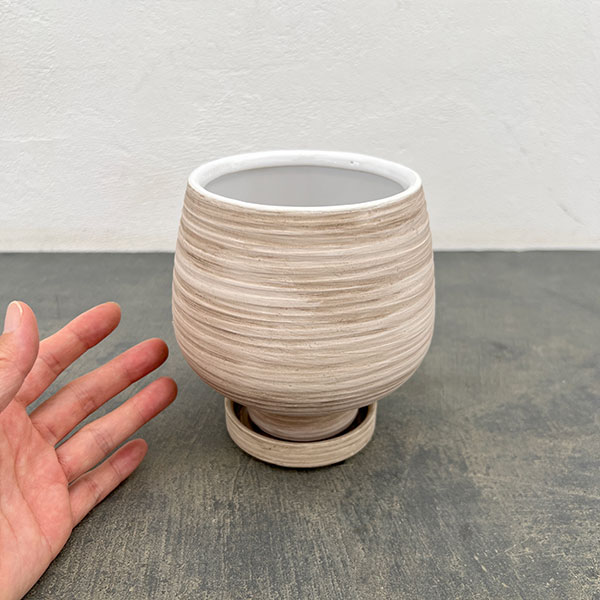 スワール ポット アンド ソーサー:ベージュ/Sサイズ(直径13cm、高さ13.7cm)