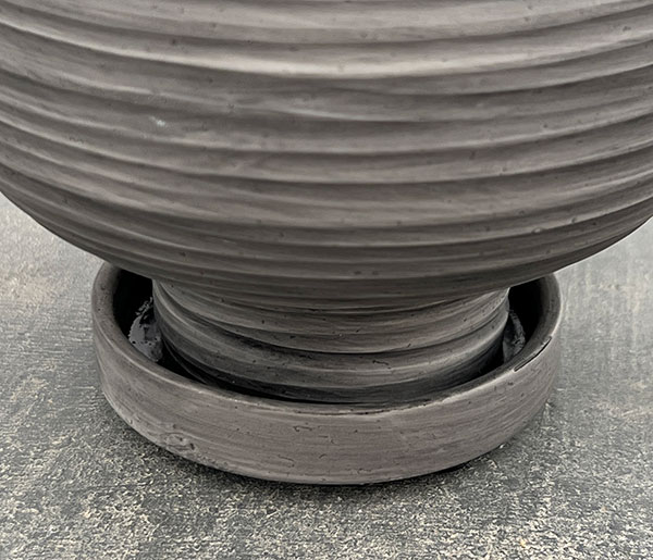 スワール ポット アンド ソーサー:グレー/Sサイズ(直径13cm、高さ13.7cm)