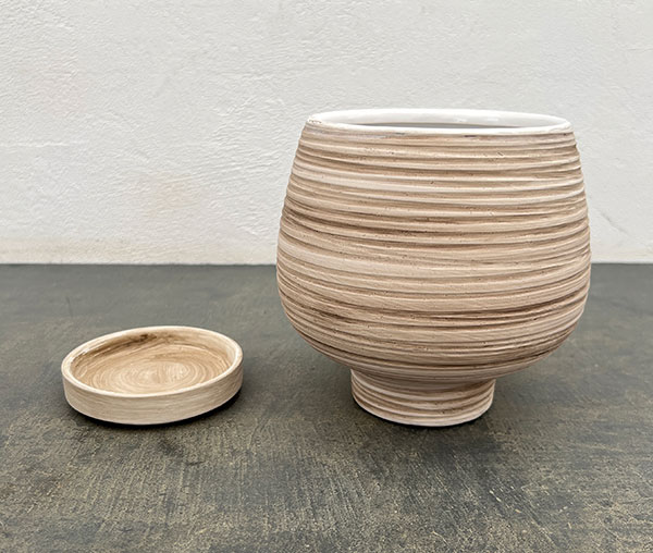 スワール ポット アンド ソーサー:ベージュ/Mサイズ(直径15cm、高さ15.4cm)