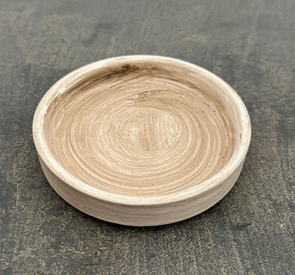 スワール ポット アンド ソーサー:ベージュ/Mサイズ(直径15cm、高さ15.4cm)