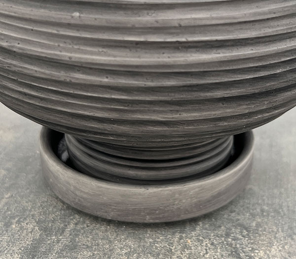 スワール ポット アンド ソーサー:グレー/Mサイズ(直径15cm、高さ15.4cm)