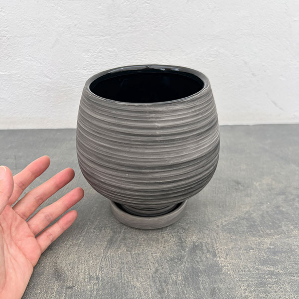 スワール ポット アンド ソーサー:グレー/Mサイズ(直径15cm、高さ15.4cm)