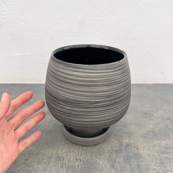 スワール ポット アンド ソーサー:グレー/Lサイズ(直径17cm、高さ17.8cm)