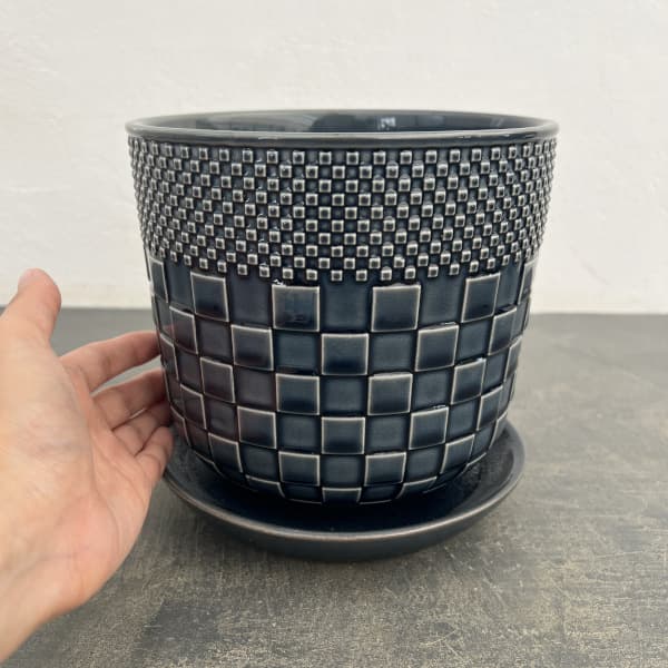 プラッド ポット アンド ソーサー:ブラック/Lサイズ(直径18.1cm、高さ17.2cm)