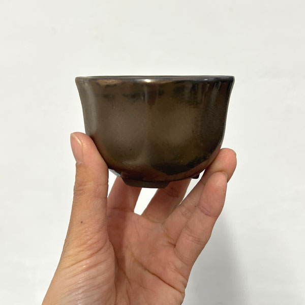 瀬戸焼盆栽鉢：ミニプランター ブロンズ 花形（幅8.3cm、奥行8.3cm）