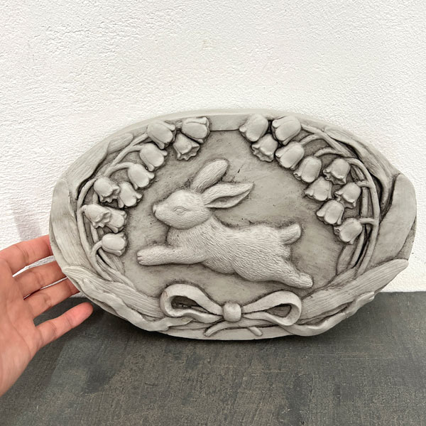 ガーデンプレートAラビットGY グレー／幅25cm（GFBPL07GY）