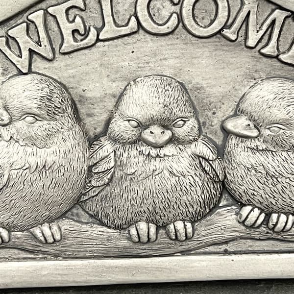 ガーデンプレートBスリーリトルバードGY  グレー／幅29cm（GFBPL08GY）