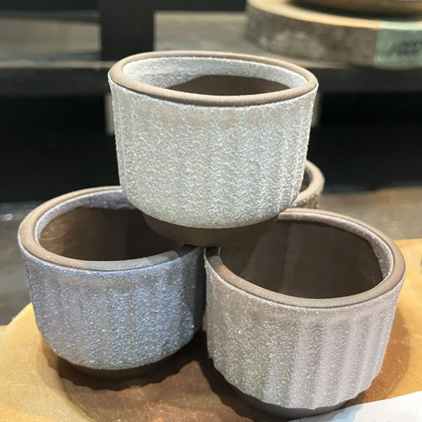 マメポットC　丸形縦筋・鉢色おまかせ1鉢（直径約4.8cm）