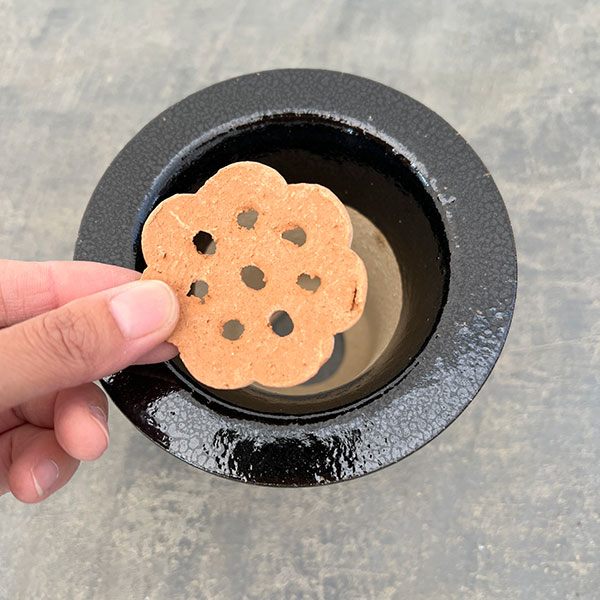 オモト鉢:黒鉢【260122】/外径12.4cm(内径9cm)