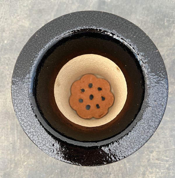 オモト鉢:黒鉢【260122】/外径12.4cm(内径9cm)