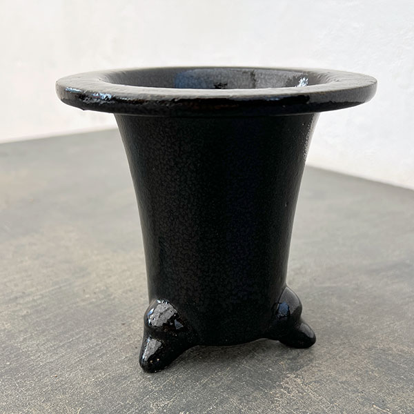 オモト鉢:黒鉢【260122】/外径12.4cm(内径9cm)