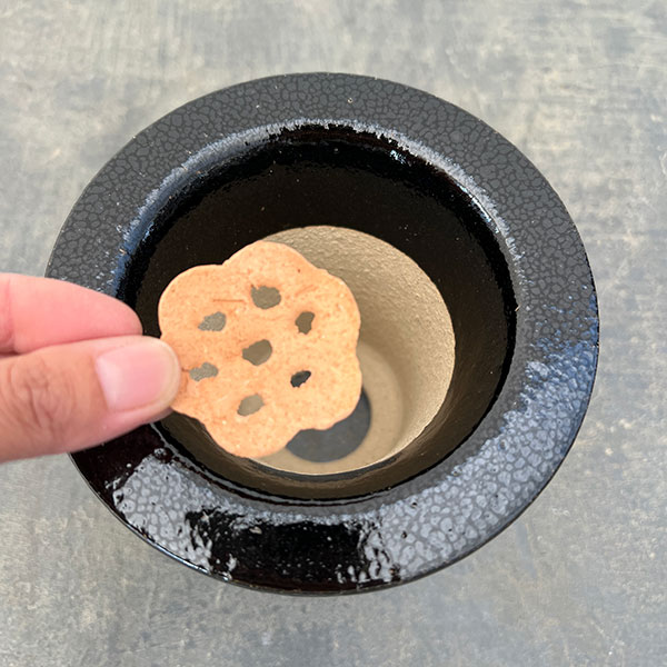 オモト鉢:黒鉢【260123】/外径12.4cm(内径9cm)