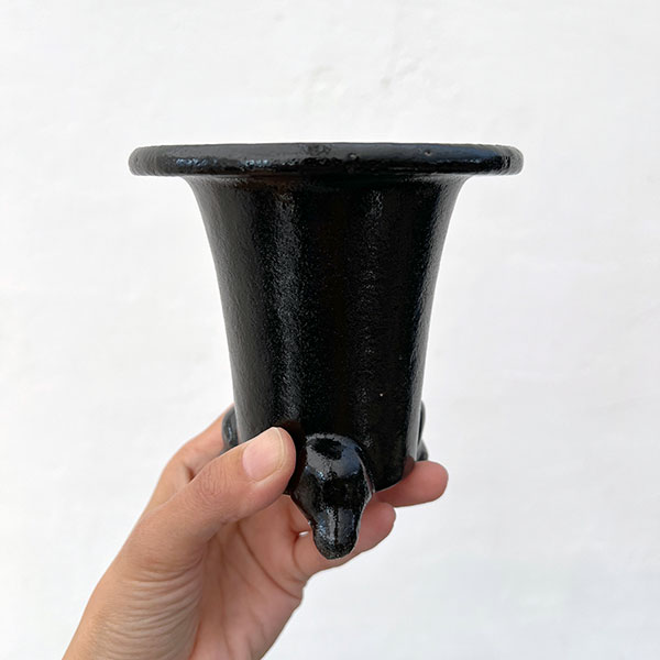 オモト鉢：黒鉢【260124】／外径11cm（内径7.5cm）