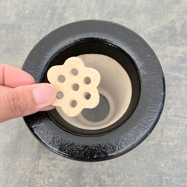 オモト鉢：黒鉢【260125】／外径11cm（内径7.5cm）