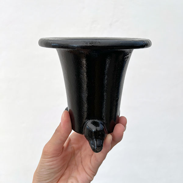 オモト鉢：黒鉢【260125】／外径11cm（内径7.5cm）