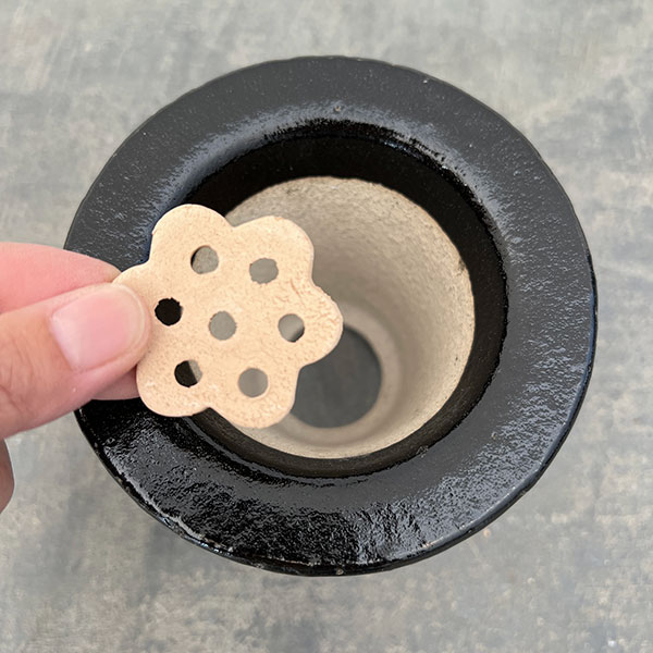 オモト鉢：黒鉢【260126】／外径11cm（内径7.5cm）