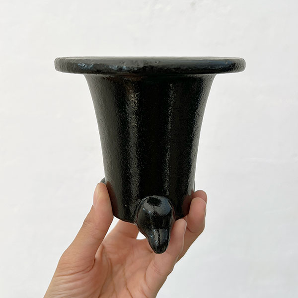 オモト鉢：黒鉢【260126】／外径11cm（内径7.5cm）