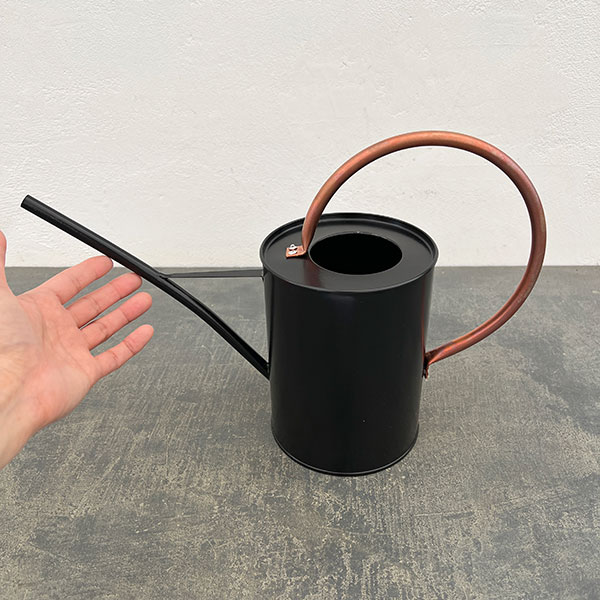 エッシャーデザイン：ジンク製ジョーロ・ブラック1.64リットル（ＴＧ362）