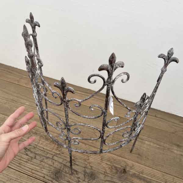 ハーフラウンドフェンスリリー（6072）