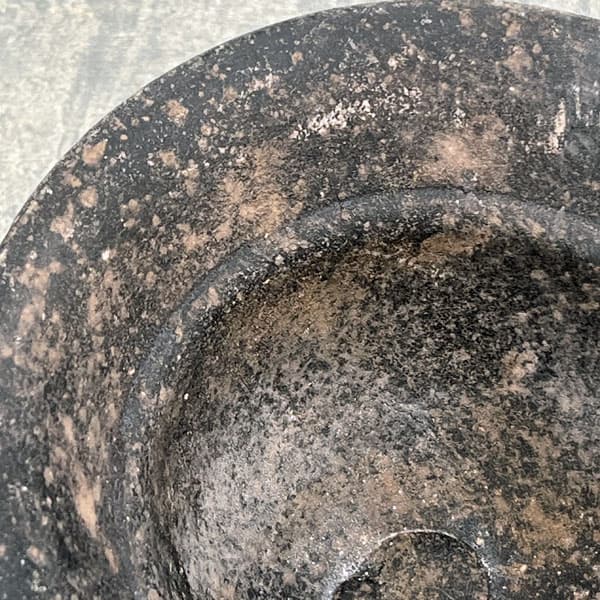 ルチア：カップ 黒（直径15.5cm／底穴なし）