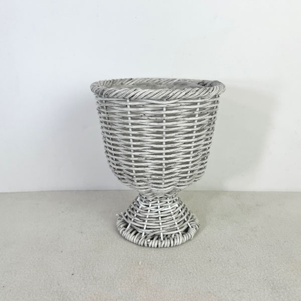 ガンセトカップMアンティークホワイト（KM794）直径17.5cm、高さ20.5cm（内径15.5cm）