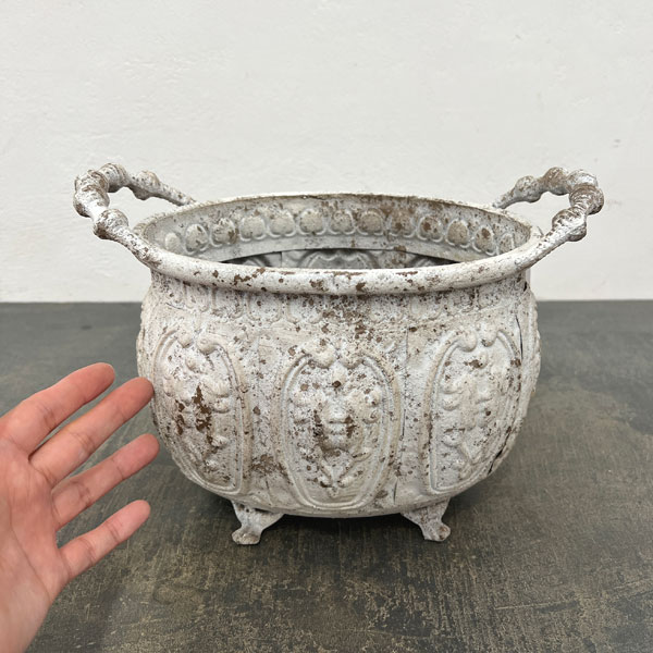 アンティクデコレオーバルSホワイト（UF573）幅25.3cm、高さ17cm（内径19.5cm）
