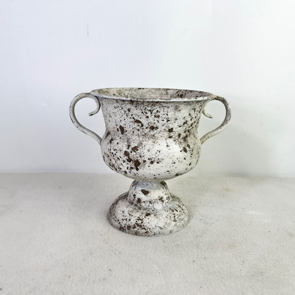 シャビーハンドルカップSホワイト（UF655）幅18.5cm、高さ15cm（内径直径12.5cm）