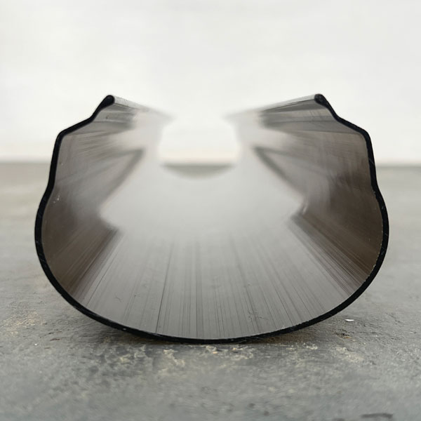 ねこの登り棒：ねこ型登り棒（クリアブラック） L50ｃｍ（外寸：幅約8ｃｍ x 長さ50ｃｍ）