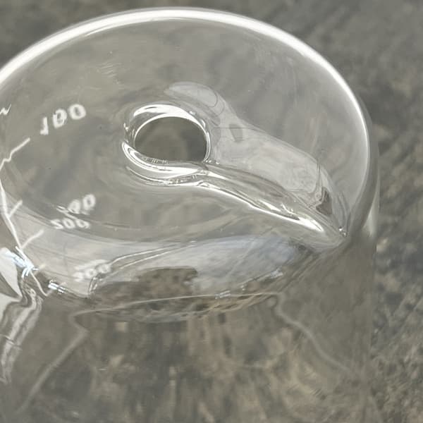 HARIO ビーカーの穴あき鉢 300ml 鉢皿付き（適応号数2.5～3号、直径7.8cm、高さ10.5cm）