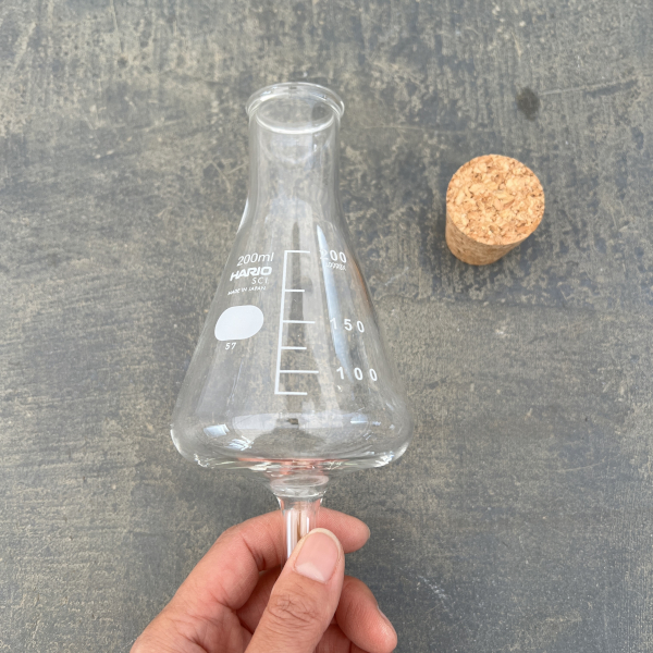 HARIO プランターに挿す水やり器 PM-200-P（直径8cm、高さ31.5cm、容量200ml）