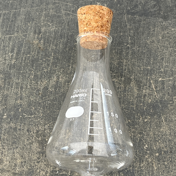 HARIO プランターに挿す水やり器 PM-200-P（直径8cm、高さ31.5cm、容量200ml）