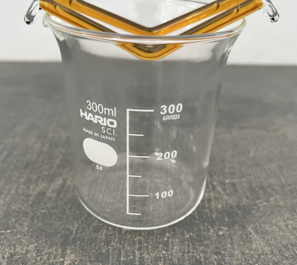 HARIO バルブベース 水栽培ガラスベース 水辺のハンモック アンバー（ビーカー付き）MHK-300-AB（直径11.5cm、高さ11cm、容量300ml）