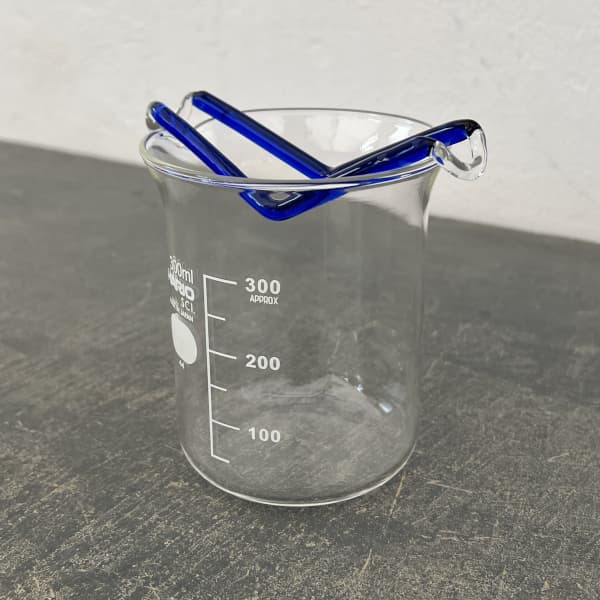 HARIO バルブベース 水栽培ガラスベース 水辺のハンモック ブルー（ビーカー付き）MHK-300-BU（直径11.5cm、高さ11cm、容量300ml）