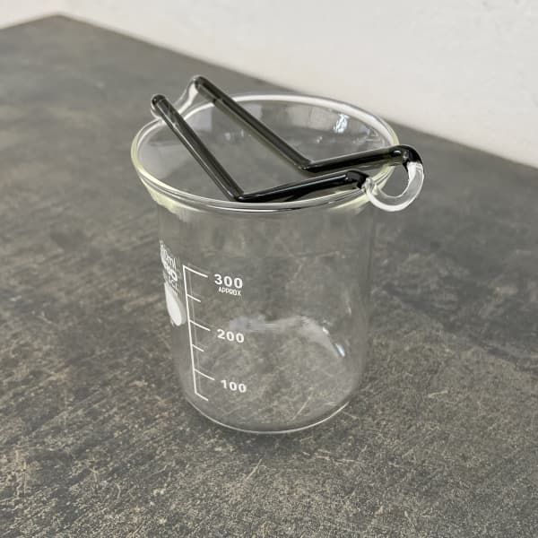 HARIO バルブベース 水栽培ガラスベース 水辺のハンモック チャコールグレー（ビーカー付き）MHK-300-CG（直径11.5cm、高さ11cm、容量300ml）