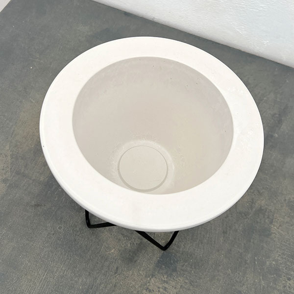 樹脂製鉢カバー・シティブレードSS ホワイト（底穴無し・直径19cm）／アイアンスタンドM（高さ21cm）