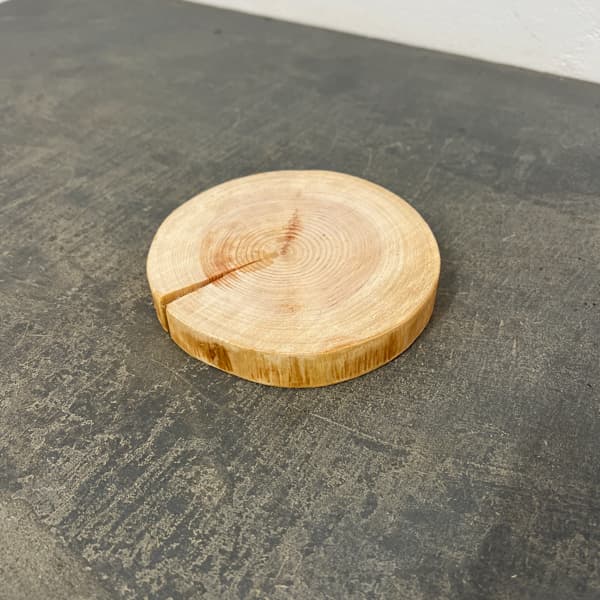 ヒノキ台 輪切り(高さ約2cm、幅約14cm)