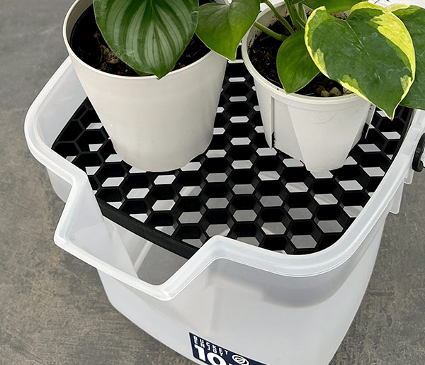 バケツ・エンジョイ 10L（クリア）とドレイニングトレイ 23型（ブラック）のセット