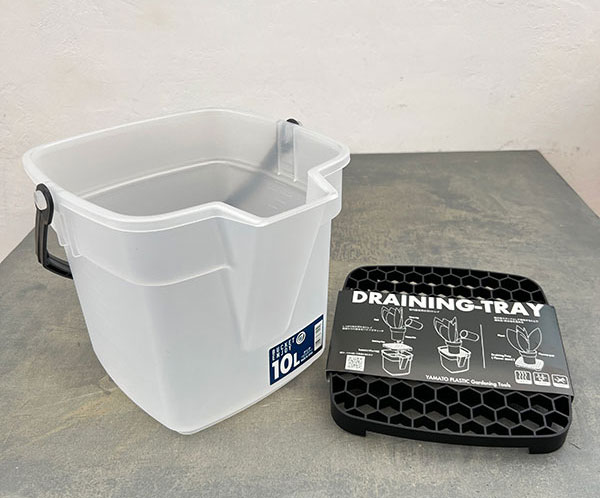 バケツ・エンジョイ 10L（クリア）とドレイニングトレイ 23型（ブラック）のセット