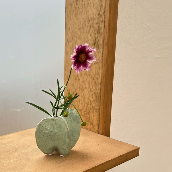 フラワーベース：ダンド（幅・奥行9cm、高さ8cm）559414