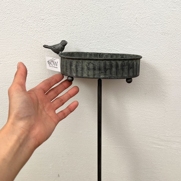 ブリキガーデンピック：バードB（幅18、奥行7.5、高さ51cm）（BAGG1002）