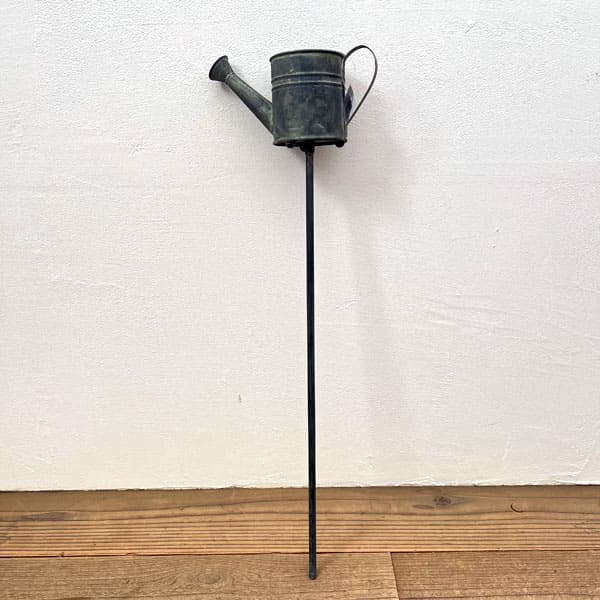 ブリキガーデンピック：ジョーロポット（直径8、高さ57.5cm）（BAGG1004）