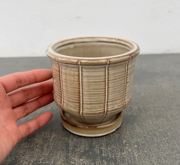 エンシェント ポット アンド ソーサー Sサイズ アイボリー（直径10cm、高さ19.2cm）