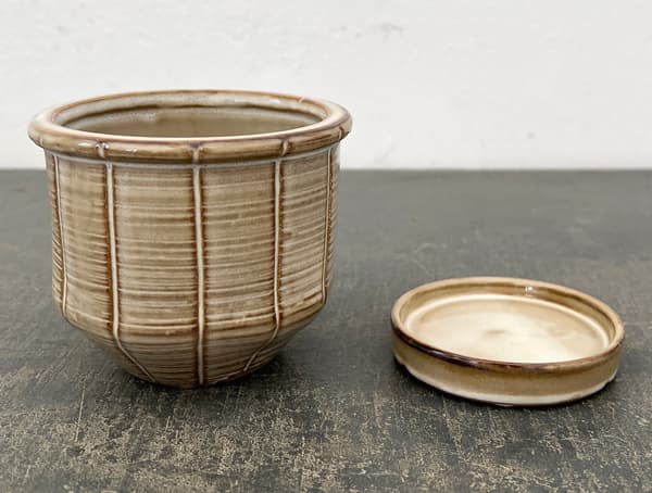 エンシェント ポット アンド ソーサー Sサイズ アイボリー（直径10cm、高さ19.2cm）