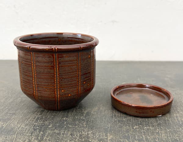 エンシェント ポット アンド ソーサー Sサイズ ブラウン（直径10cm、高さ19.2cm）